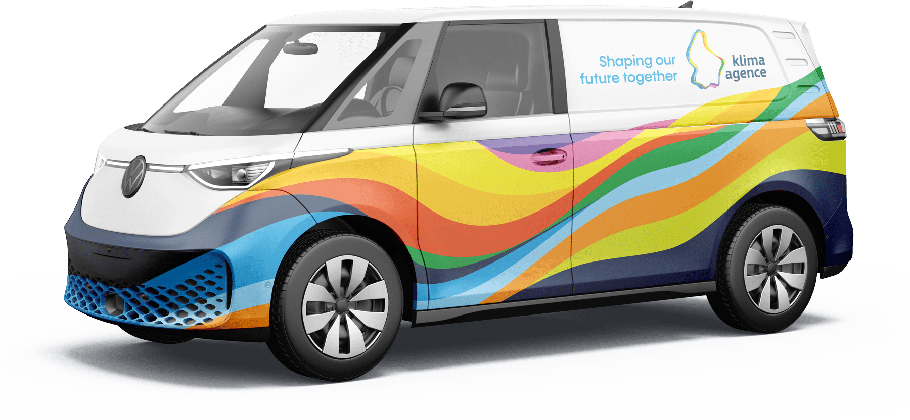 Fourgonnette électrique Volkswagen de Klima-Agence avec un design coloré représentant des vagues dans des tons de bleu, orange, vert, jaune et rouge. Le logo de Klima-Agence et le slogan 